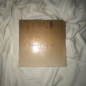 Makeup highlighting pallet